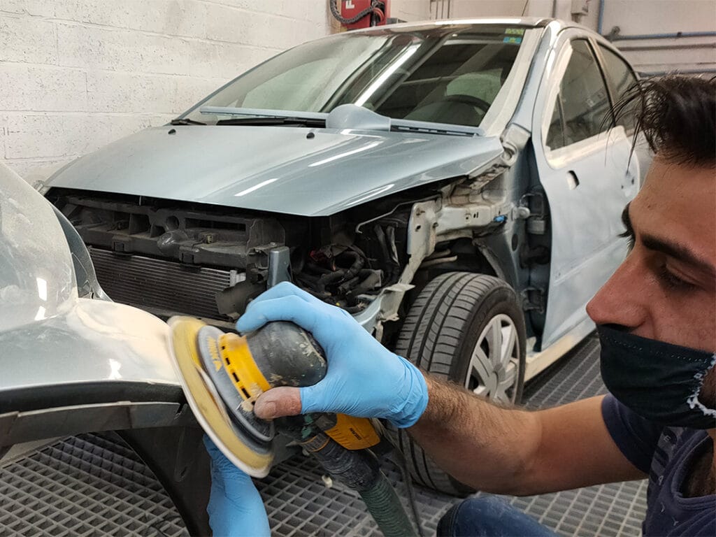 Autoschade Waas Blikschade? Krassen op uw koetswerk? Deuken? Autoschade Waas herstelt carrosserieschade