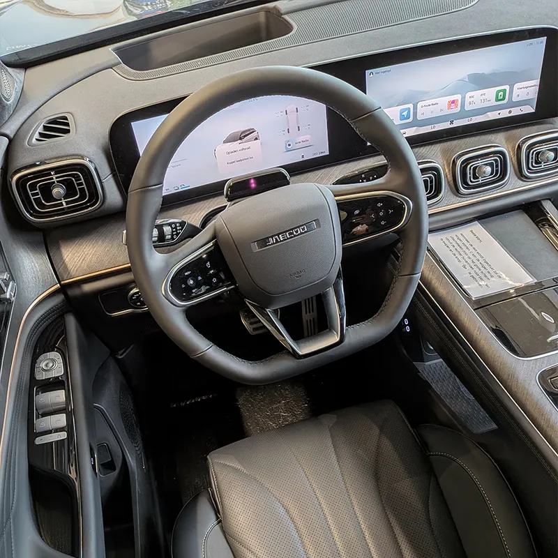 Jaecoo 8 interieur met 14,8 inch touchscreen