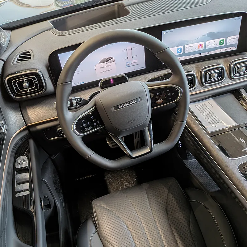 Jaecoo 8 interieur met 14,8 inch touchscreen