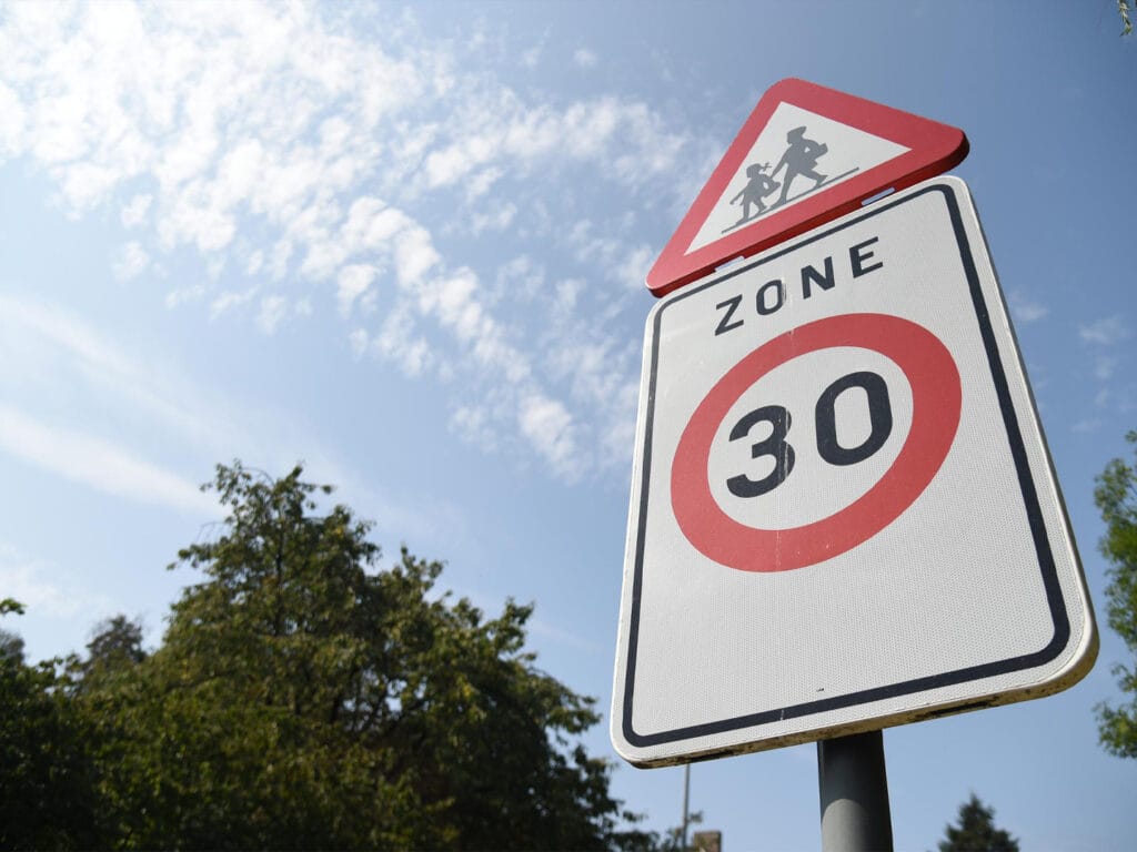 terug naar school met een veilige wagen