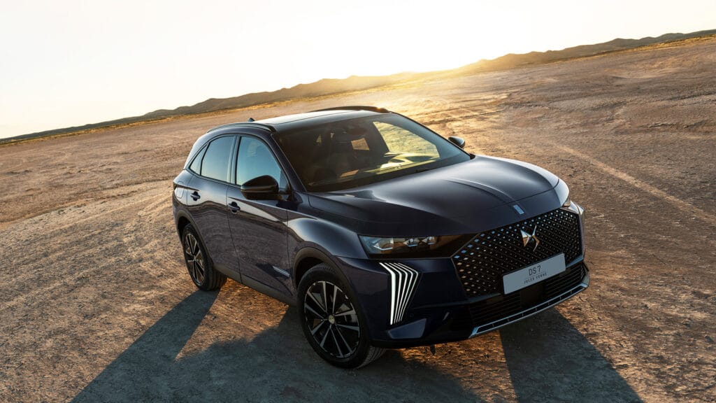 DS Automobiles collection Jules Verne DS3 DS4 DS7 DS8