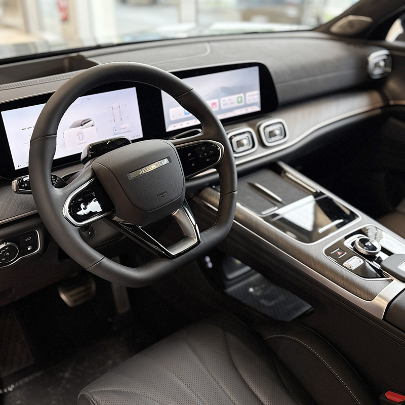 Jaecoo 8 interieur met 14,8 inch touchscreen